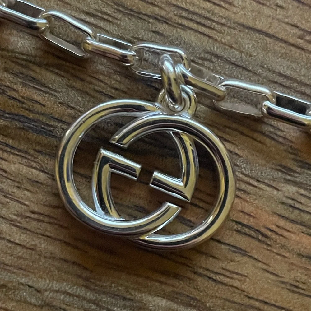 Gorgeous GUCCI Ladies Interlocking "GG" Sterling Silver Bracelet - New with box - Picture 4 of 11